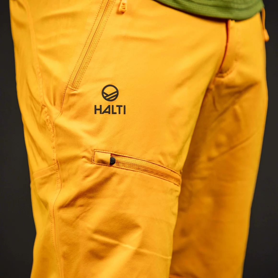 Gelbe Halti-Hose mit Taschen © Sport Kessler GmbH