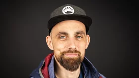 Porträt eines Mannes mit Bart und Basecap. © Sport Kessler GmbH
