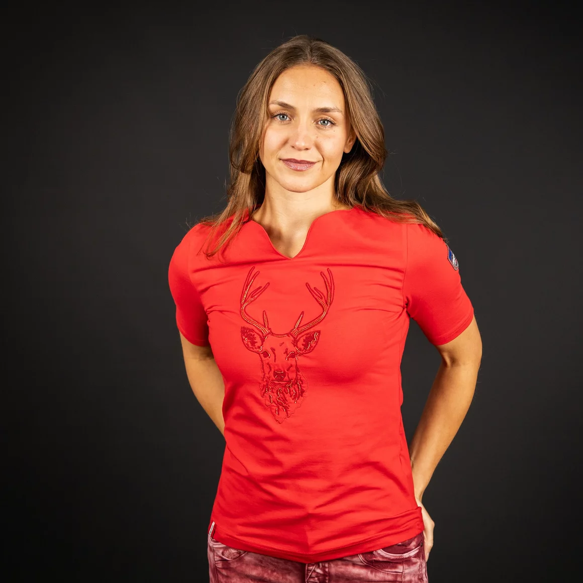 Woman in red shirt with deer motif © Sport Kessler GmbH
