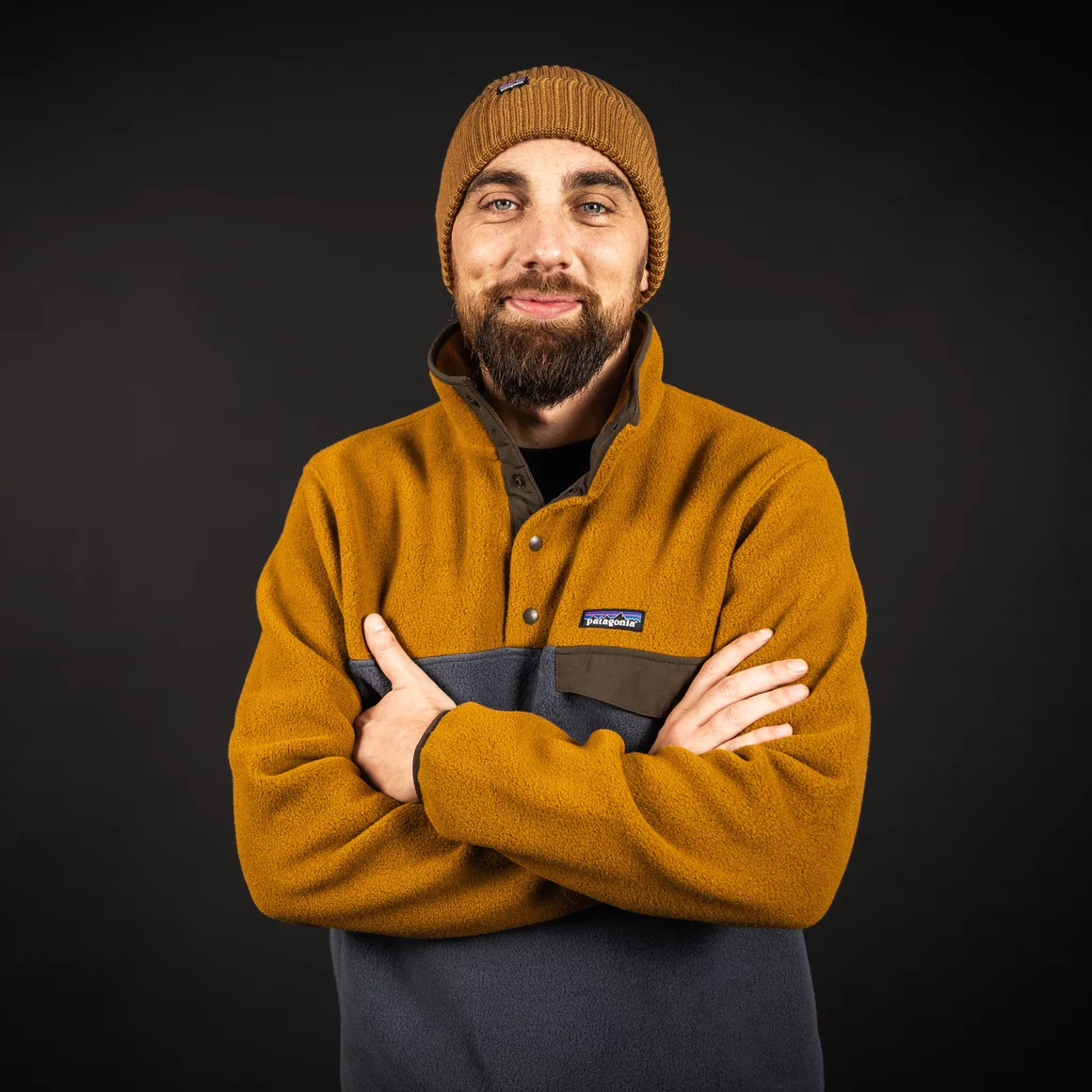 Man in mustard-colored Patagonia fleece. © Sport Kessler GmbH