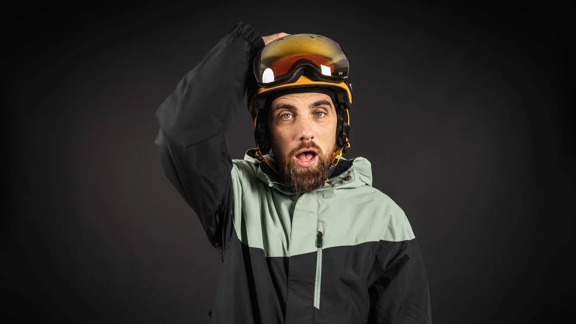 Überraschter Mann mit Skibrille und Helm © Sport Kessler GmbH