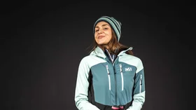 Woman in ski outfit holding ski poles © Sport Kessler GmbH