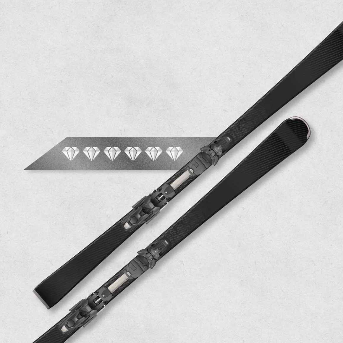 Ein Paar schwarze Skier mit Diamanten-Bewertung. © Sport Kessler GmbH