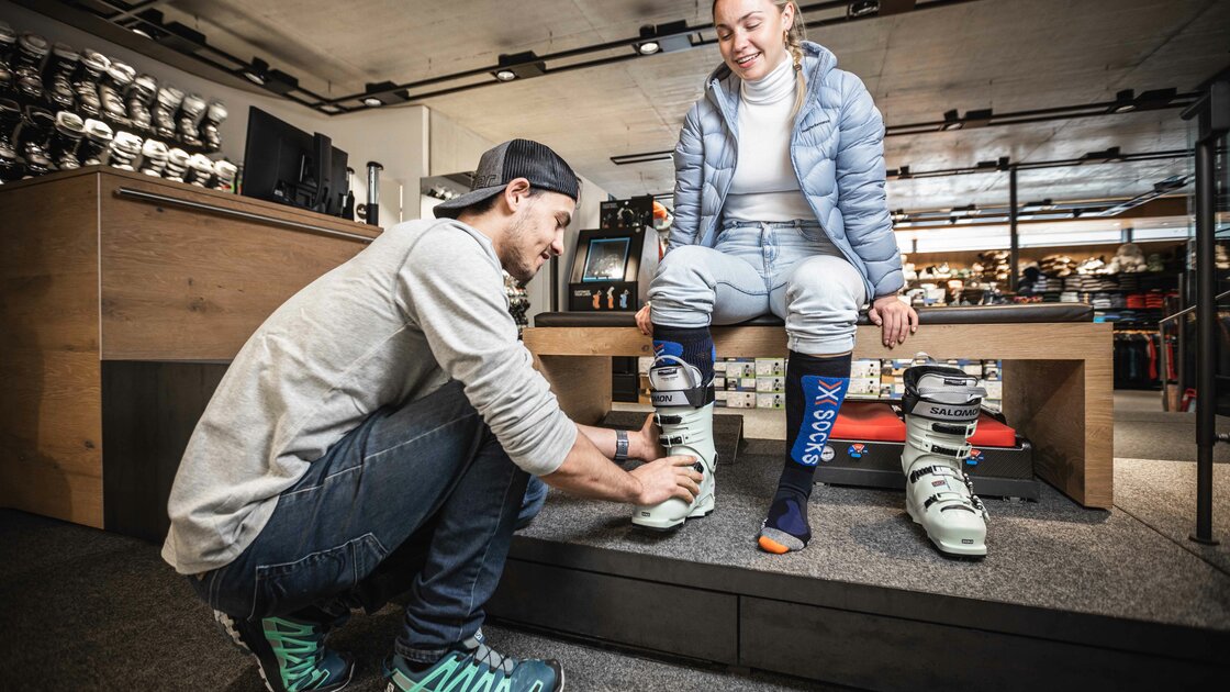 Azubi Julian beim Bootfitting © Sport Kessler GmbH