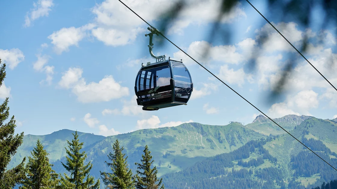 Seilbahnkabine über den Alpen © OBERSTDORF·KLEINWALSERTAL BERGBAHNEN