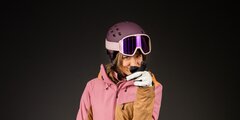 Skifahrerin mit Helm und Brille © Sport Kessler GmbH