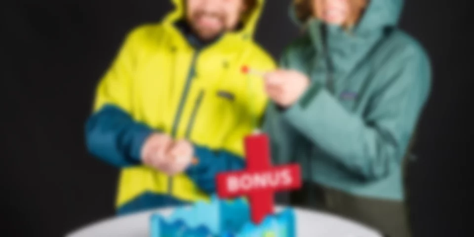 Mann und Frau spielen ein Angelspiel mit dem Bonus-Schriftzug. © Sport Kessler GmbH