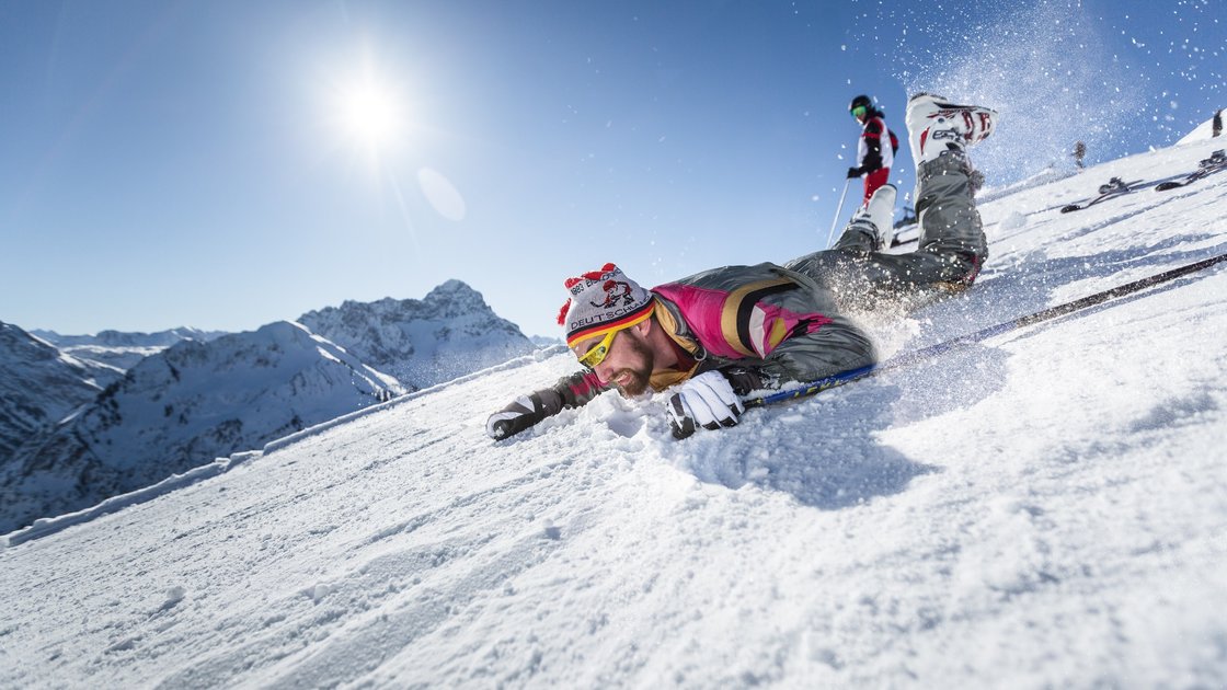 A skier takes a tumble in the snow. &copy; Sport Kessler GmbH